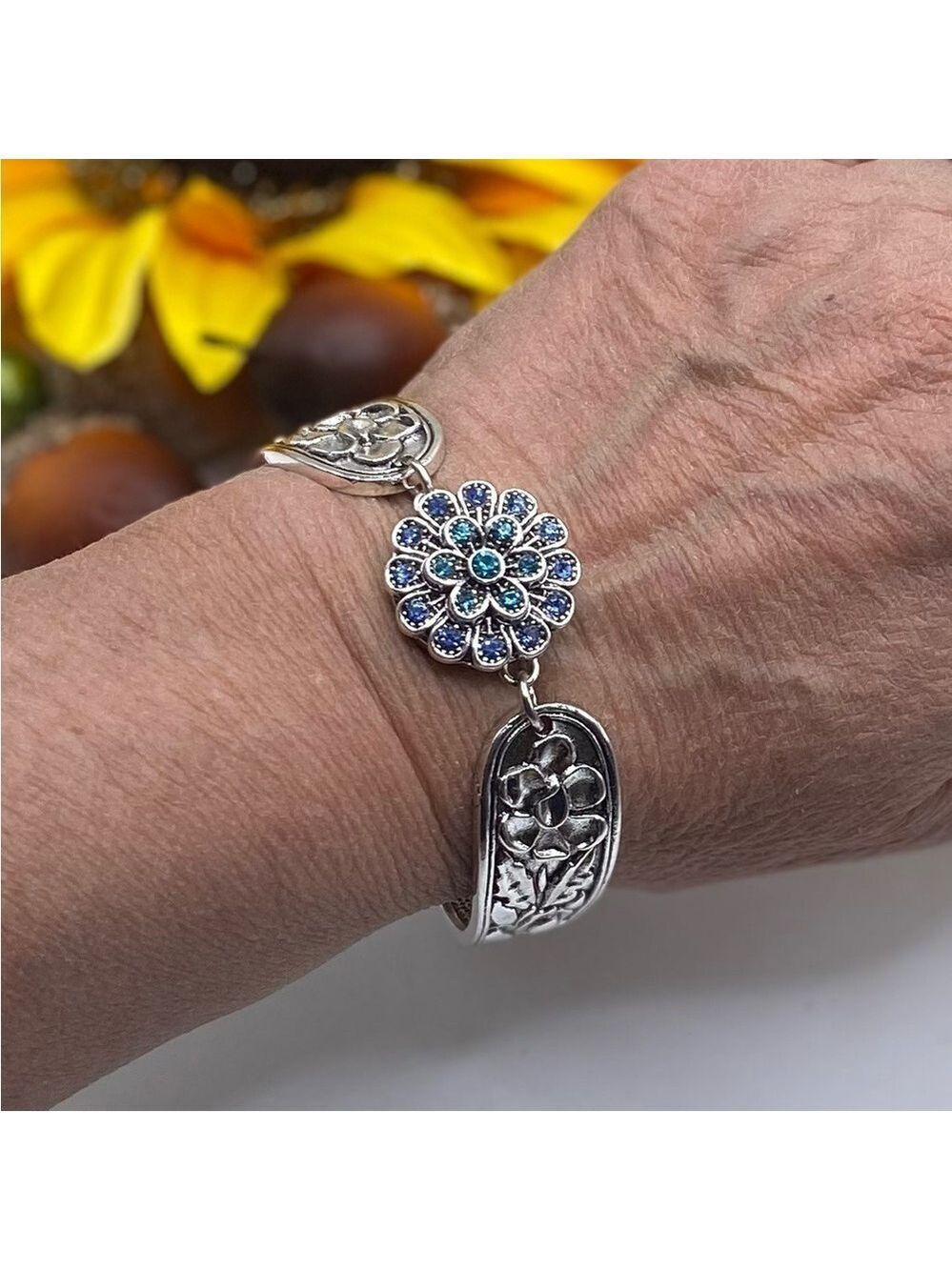 Floral Vintage Style Snap Jewelry Bracelet with blue floral snap! SEE VIDEO!